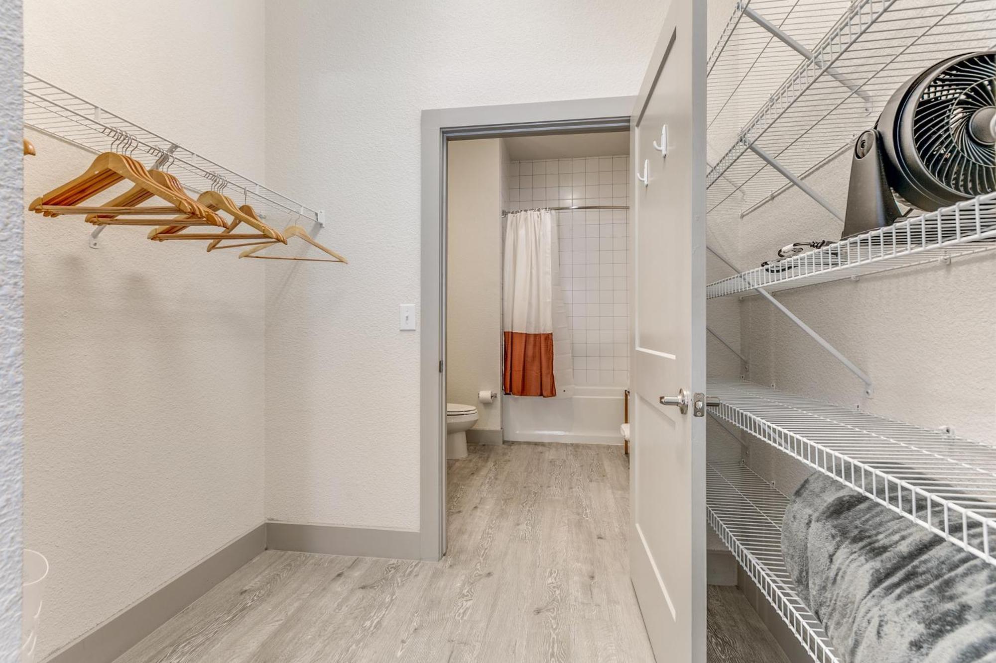 Lush Downtown Condo On Riverwalk W King Ste, Free Parking, Pet Friendly, Centrally Located On Riverwalk San Antonio Luaran gambar