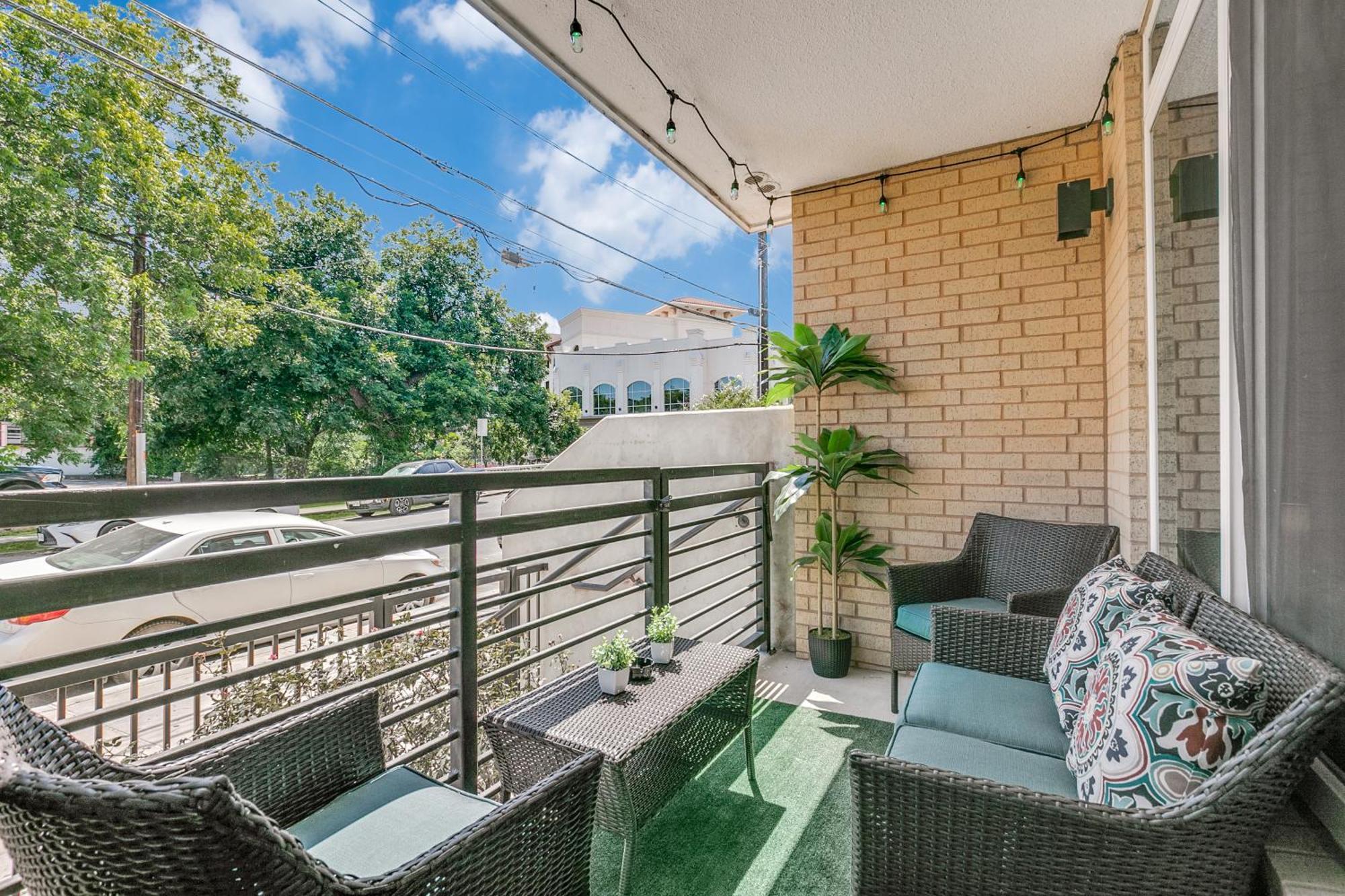 Lush Downtown Condo On Riverwalk W King Ste, Free Parking, Pet Friendly, Centrally Located On Riverwalk San Antonio Luaran gambar
